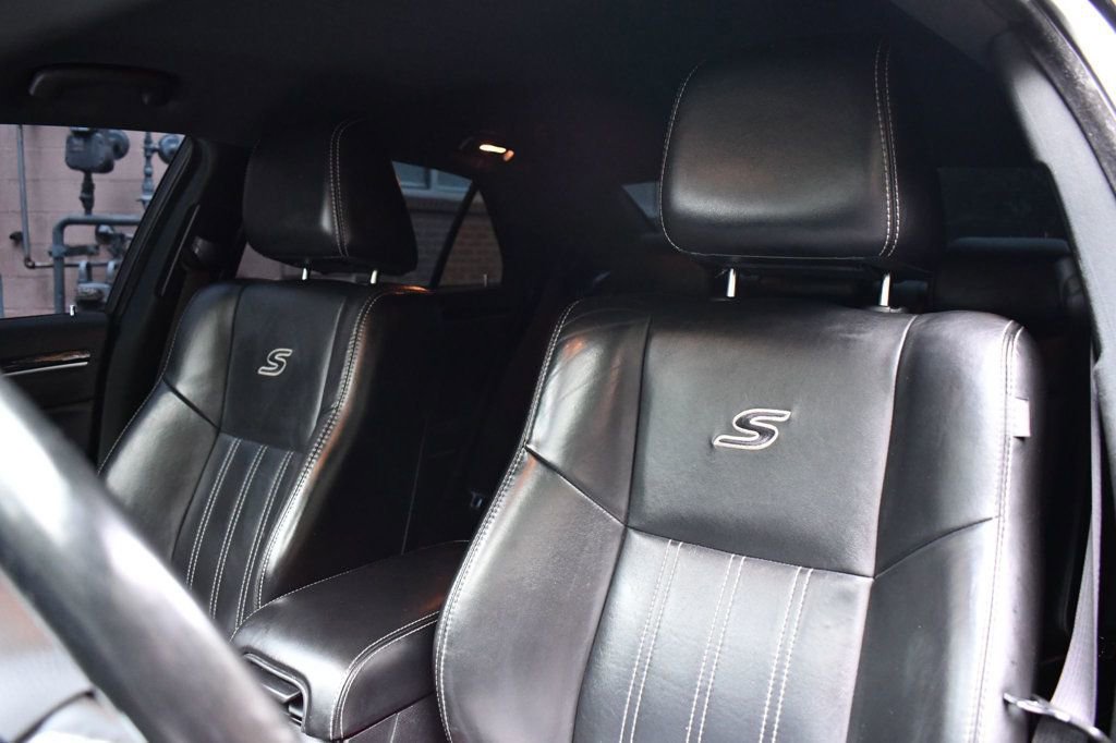 Used 2019 Chrysler 300 S image 18