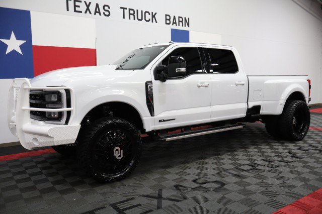 Used 2024 Ford F350 Lariat w/ FX4 Off-Road Package AWD/4WD image 2