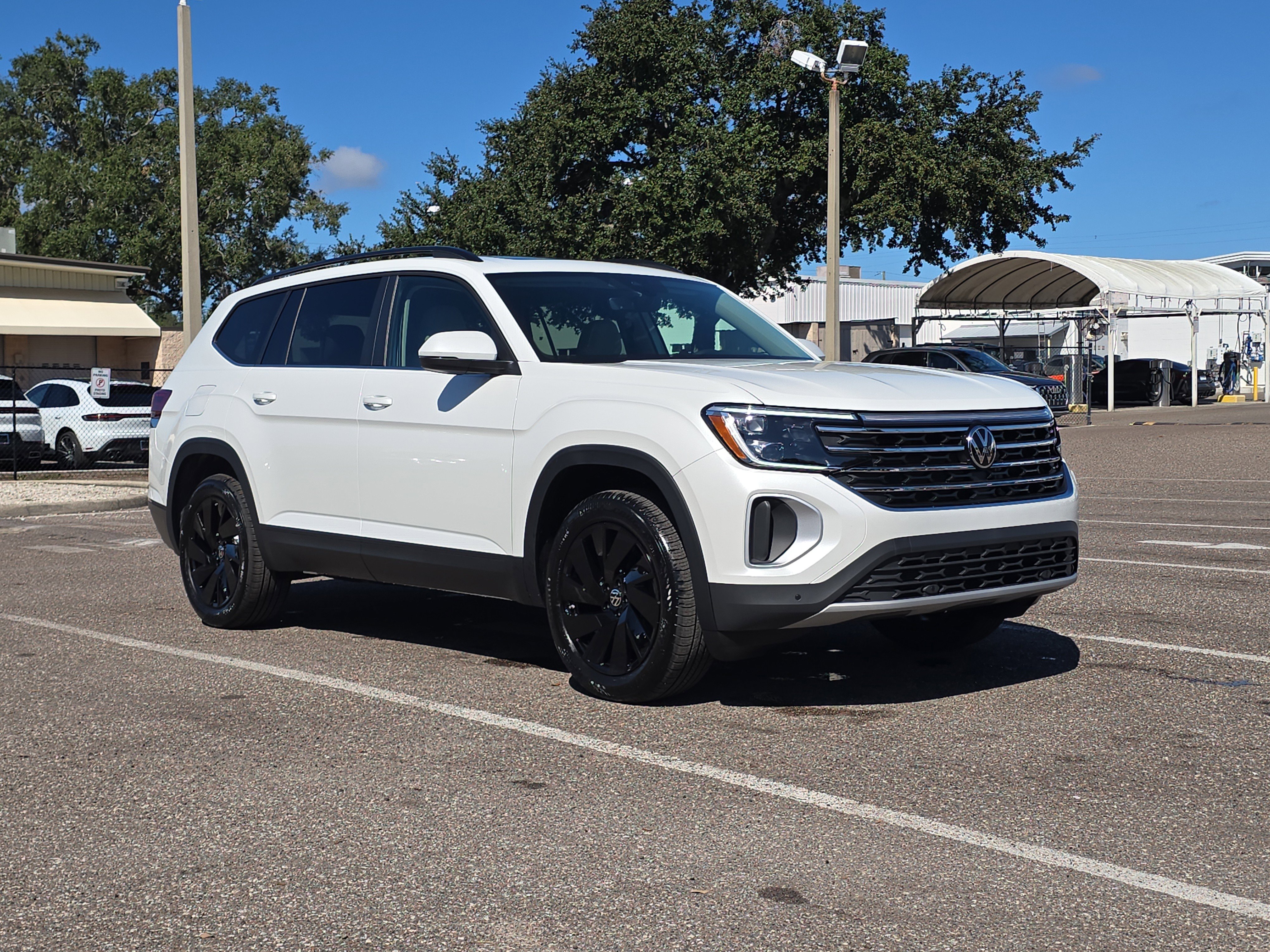 New 2026 Volkswagen Atlas SE image 2