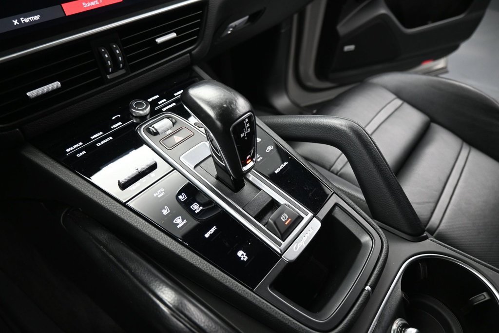 Used 2021 Porsche Cayenne AWD/4WD image 14