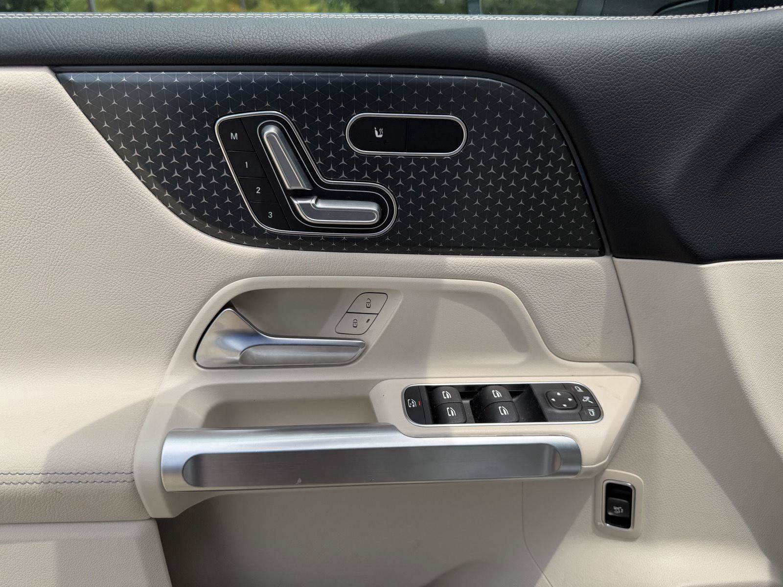 Certified 2024 Mercedes-Benz GLB 250 image 6