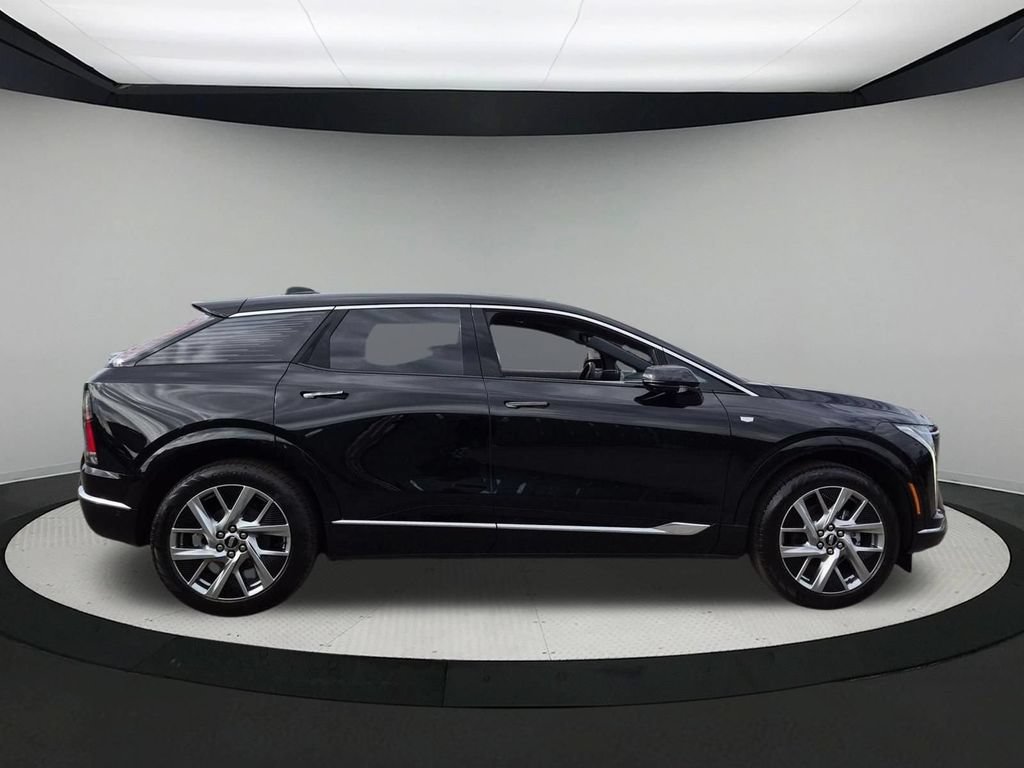 Used 2027 Cadillac Optiq Luxury RWD image 6
