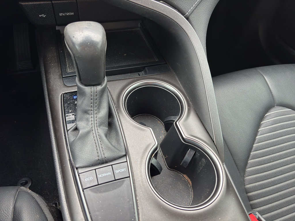 Used 2022 Toyota Camry SE w/ Convenience Package FWD image 17