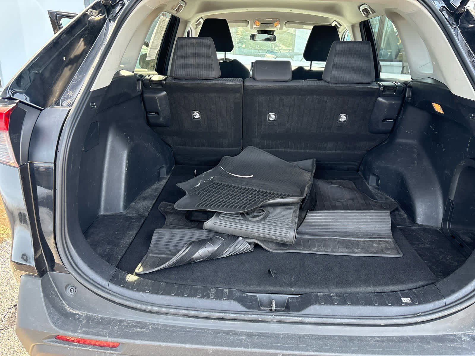Used 2021 Toyota RAV4 LE image 12