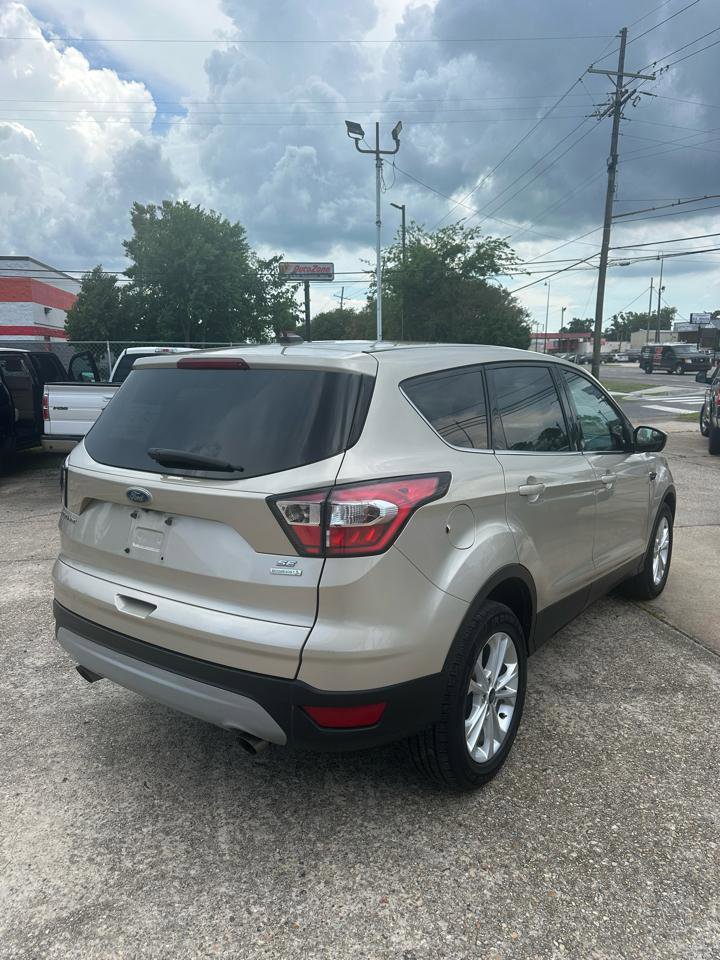 Used 2017 Ford Escape SE image 4