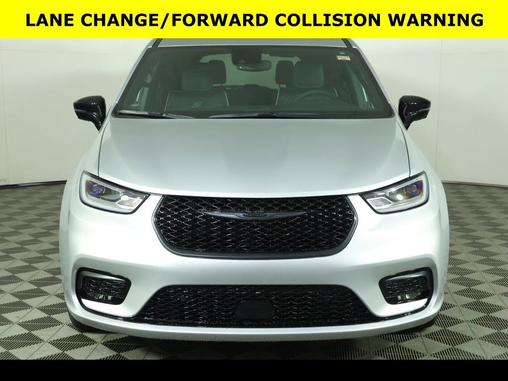 New 2026 Chrysler Pacifica Limited w/ S Appearance Package image 8