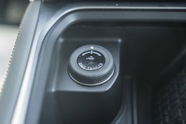 Used 2025 Ford Expedition Active image 36