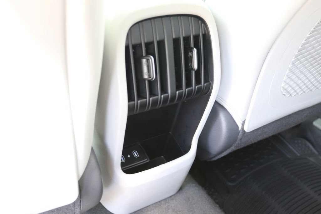 Used 2024 Hyundai Kona Limited FWD image 36