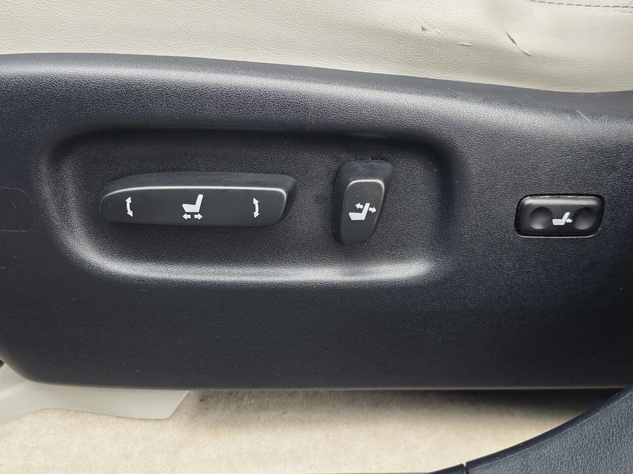 Used 2013 Lexus RX 450h Base AWD 4dr SUV w/ Navigation Pkg image 22