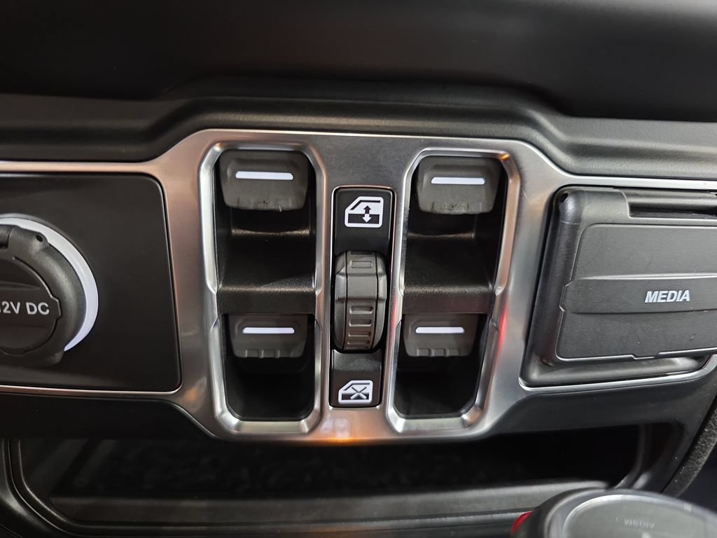 Used 2021 Jeep Wrangler Unlimited Sahara AWD/4WD image 27