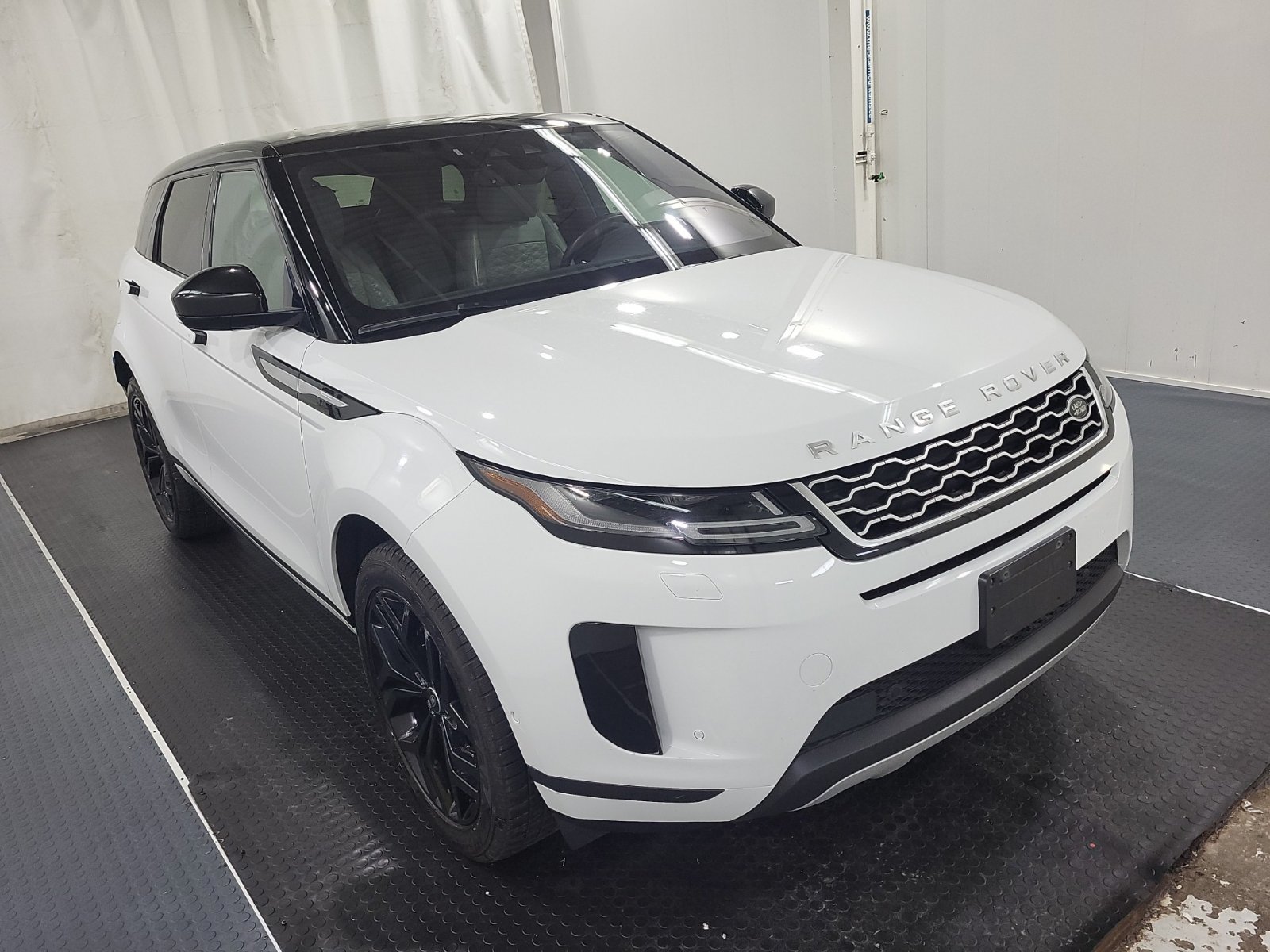Used 2020 Land Rover Range Rover Evoque SE AWD/4WD image 6