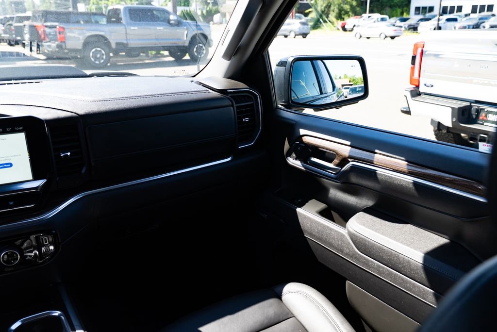 Used 2025 Chevrolet Silverado 1500 LT Trail Boss w/ Convenience Package II AWD/4WD image 9