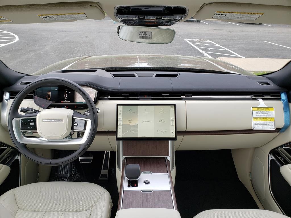 New 2025 Land Rover Range Rover Long Wheelbase SE image 13