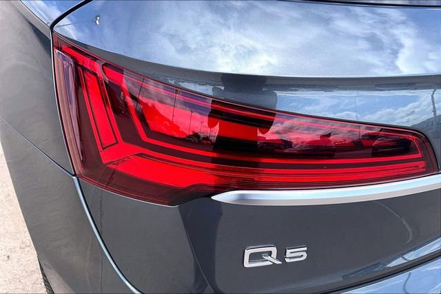 Used 2023 Audi Q5 e Premium Plus w/ Premium Plus Package AWD/4WD image 32