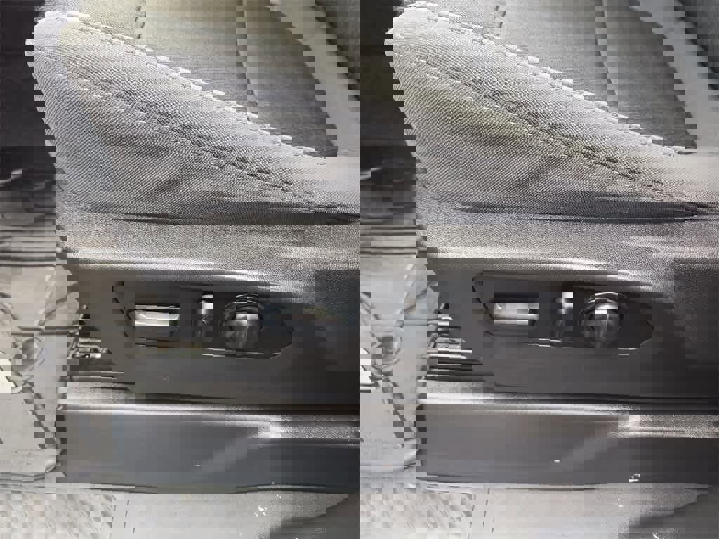 Used 2022 Chevrolet Silverado 1500 Custom image 12