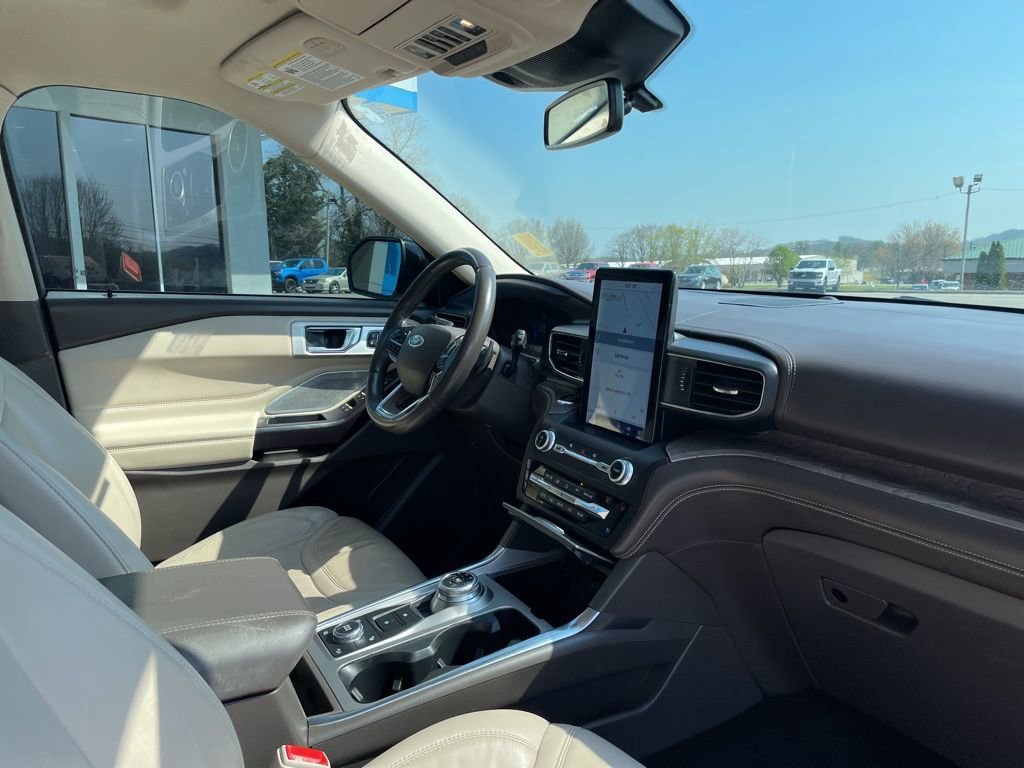 Used 2020 Ford Explorer Platinum w/ Premium Technology Package image 30
