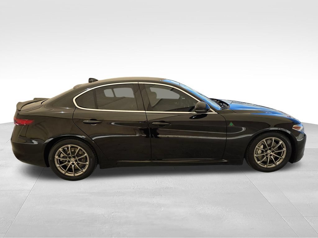 Used 2019 Alfa Romeo Giulia RWD image 6