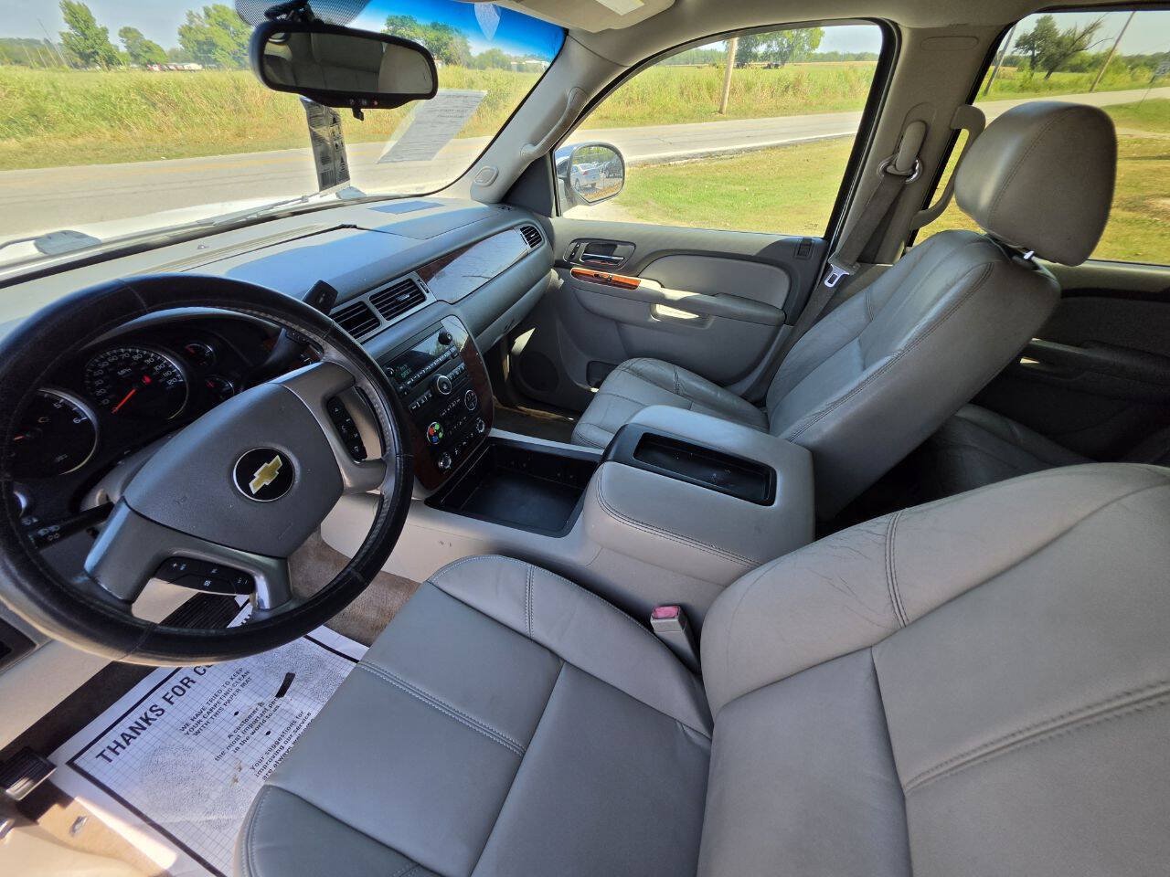 Used 2012 Chevrolet Suburban LT RWD image 3
