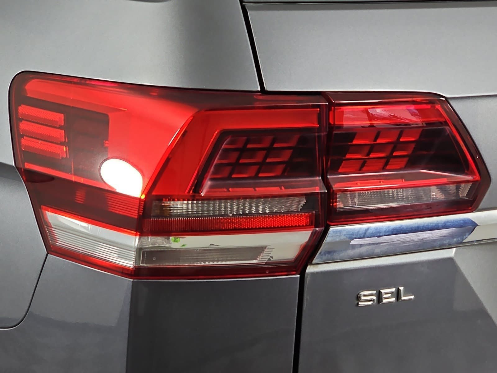 Used 2020 Volkswagen Atlas SEL R-Line AWD/4WD image 28