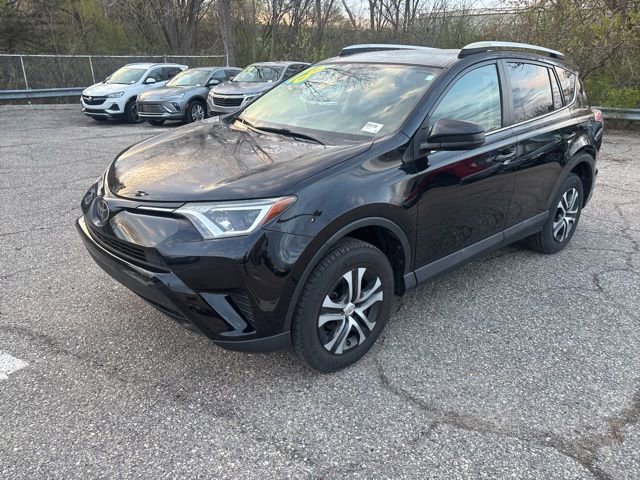 Used 2018 Toyota RAV4 LE image 15
