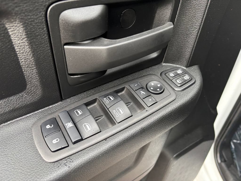 Used 2024 RAM 3500 Tradesman w/ Chrome Appearance Group AWD/4WD image 12