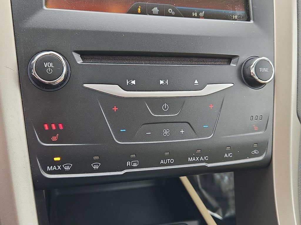 Used 2014 Ford Fusion SE w/ Equipment Group 202A image 18