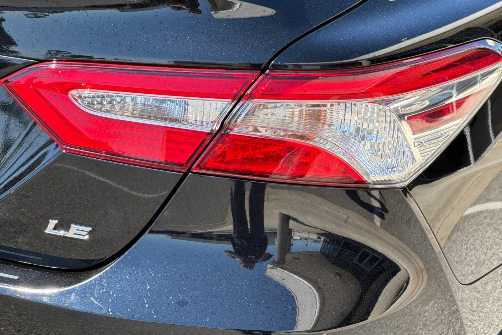 Used 2020 Toyota Camry LE image 24