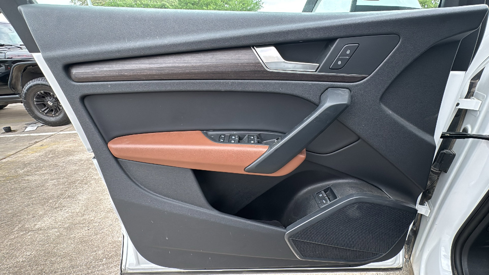 Used 2025 Audi Q5 e Premium image 11