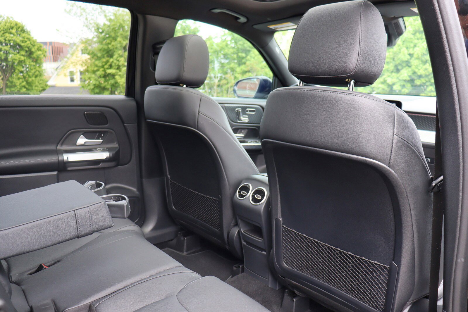 Used 2024 Mercedes-Benz GLB 250 w/ Driver Assistance Package image 18