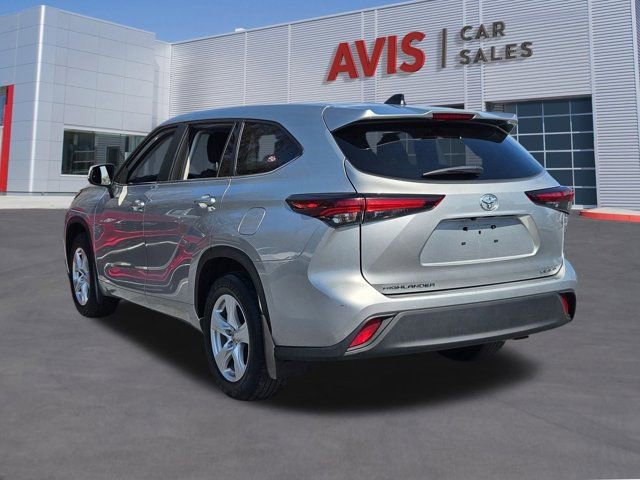 Used 2024 Toyota Highlander LE image 9
