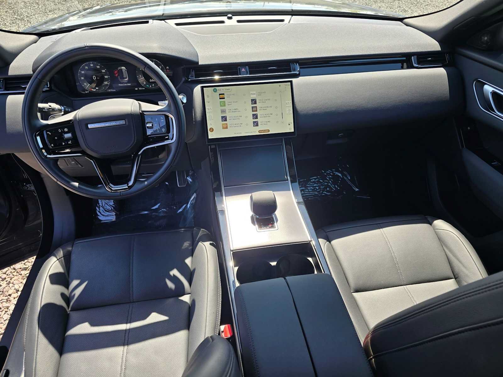 Used 2025 Land Rover Range Rover Velar Dynamic SE AWD/4WD image 18