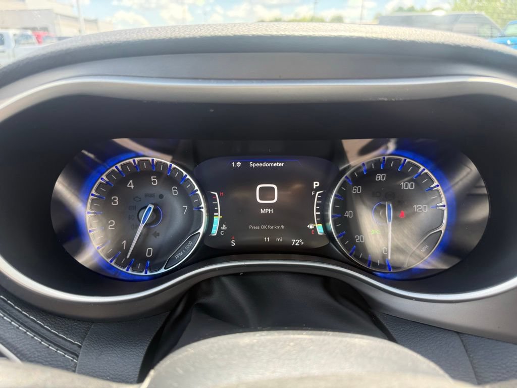 New 2027 Chrysler Pacifica Limited w/ Family Tech Group FWD image 20