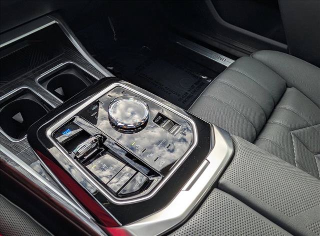 Certified 2025 BMW i7 eDrive50 w/ Premium Package RWD image 8