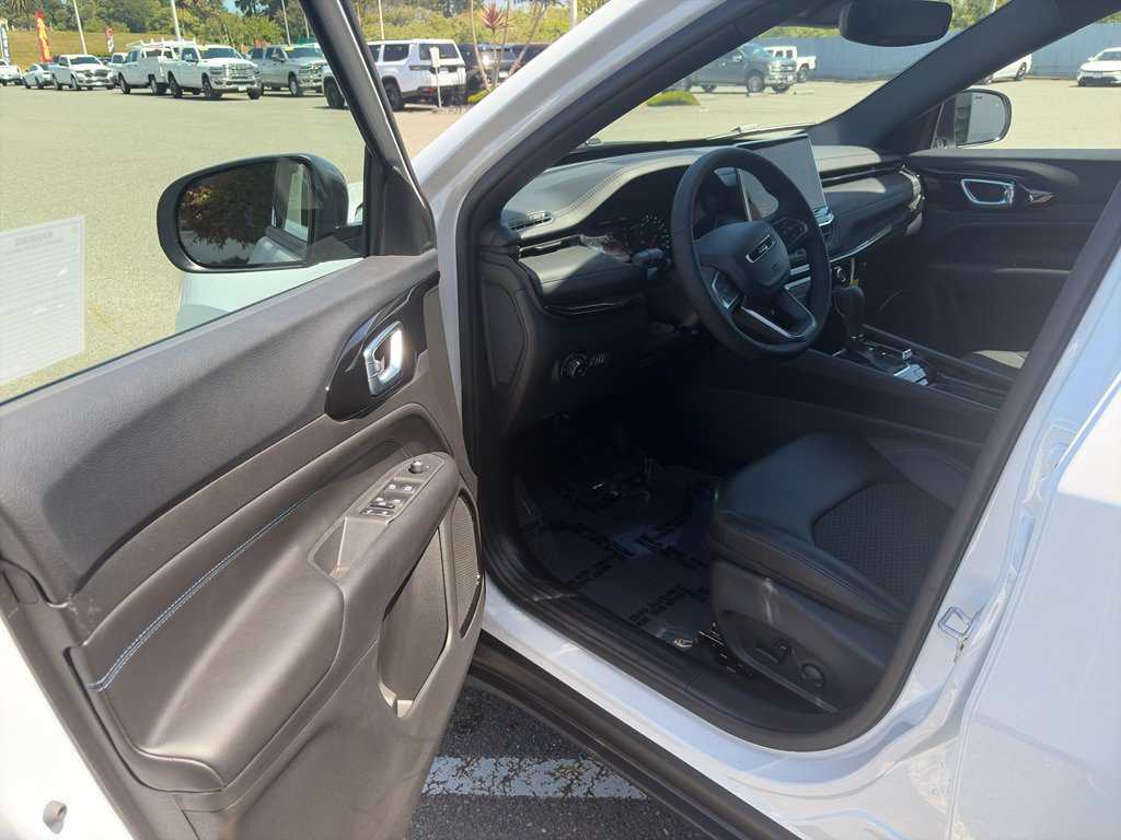 New 2026 Jeep Compass Latitude AWD/4WD image 4