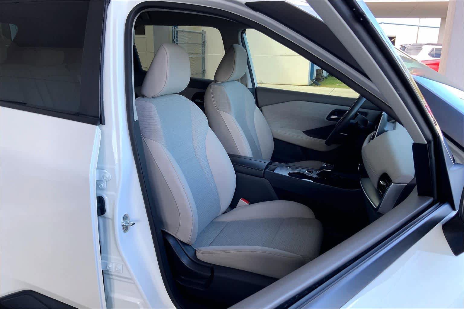 Used 2022 Nissan Rogue SV FWD image 9
