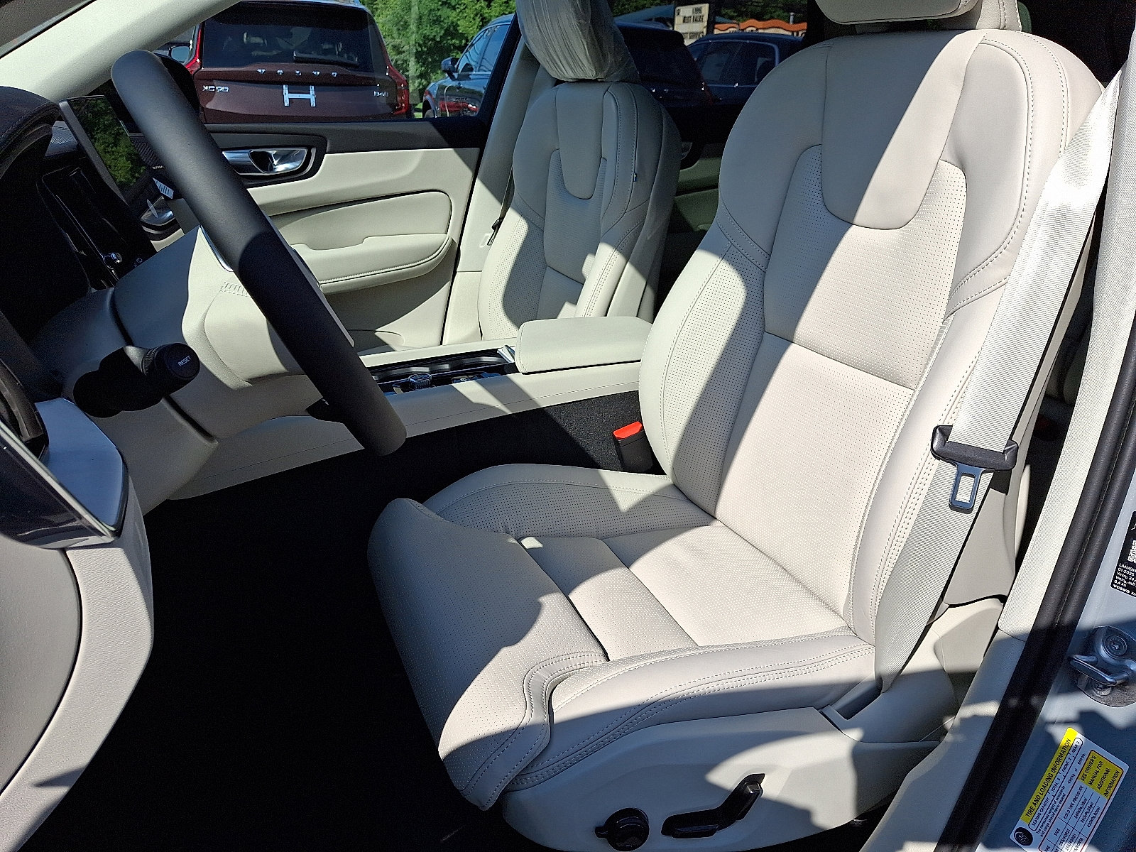 New 2026 Volvo XC60 B5 Ultra w/ Protection Package Premier image 8