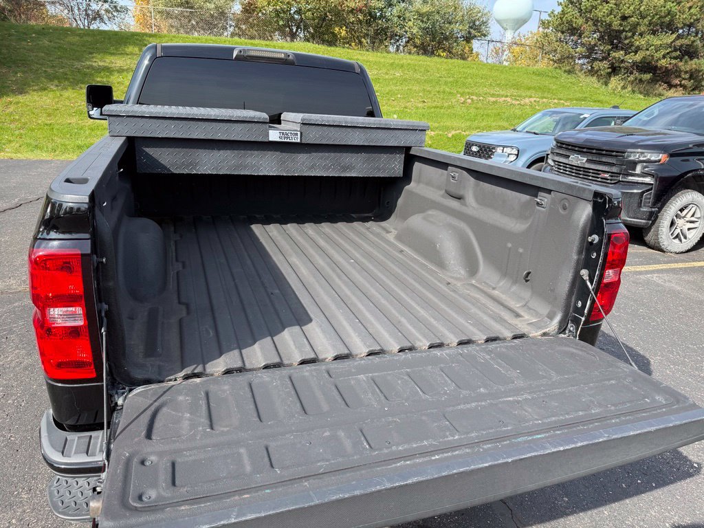 Used 2018 Chevrolet Silverado 1500 LT w/ All Star Edition AWD/4WD image 5