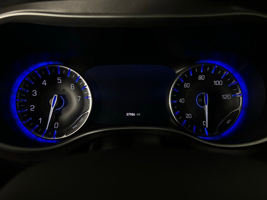 Used 2024 Chrysler Pacifica Touring-L image 17