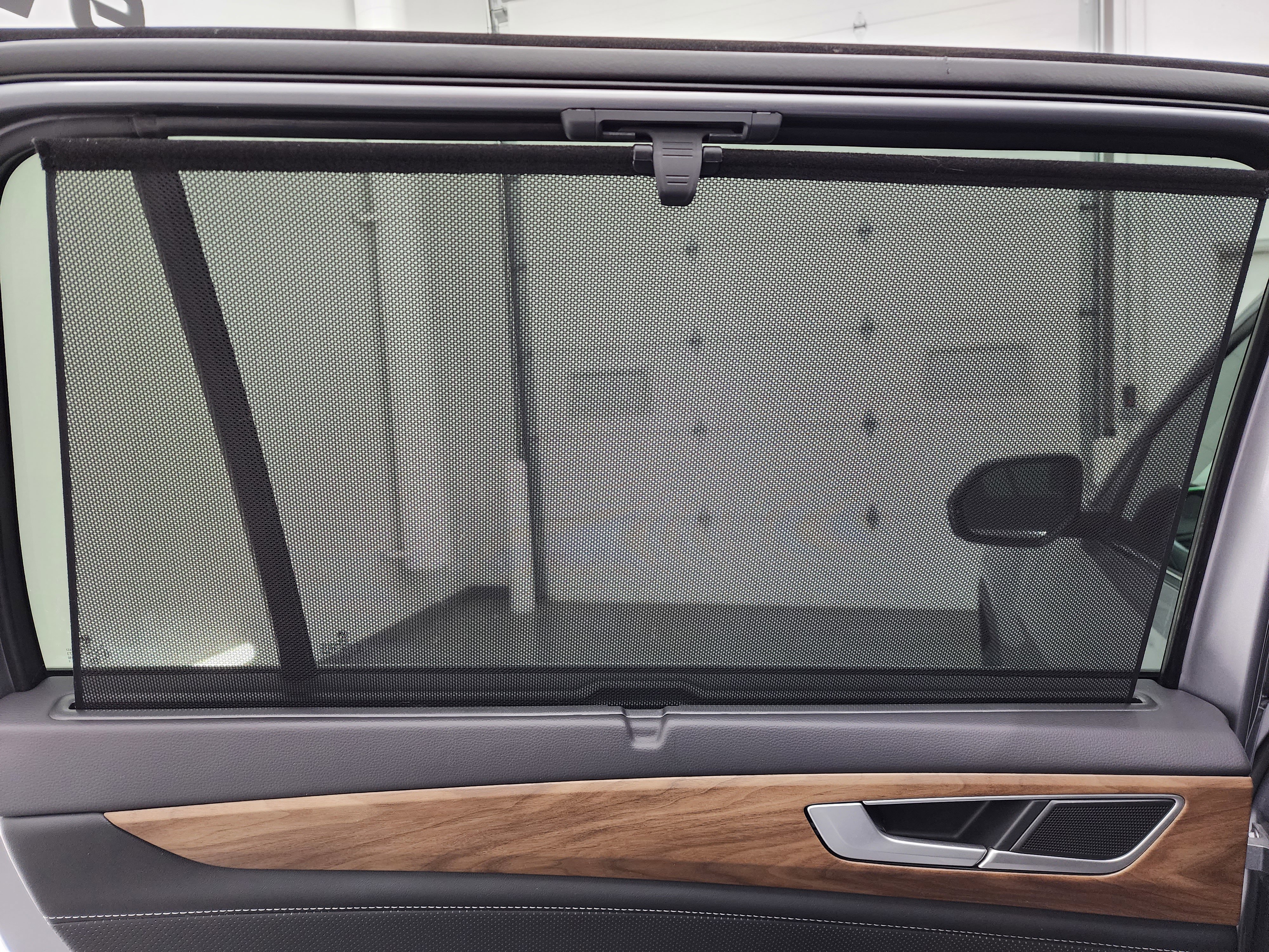 Used 2025 Volkswagen Atlas SE image 36