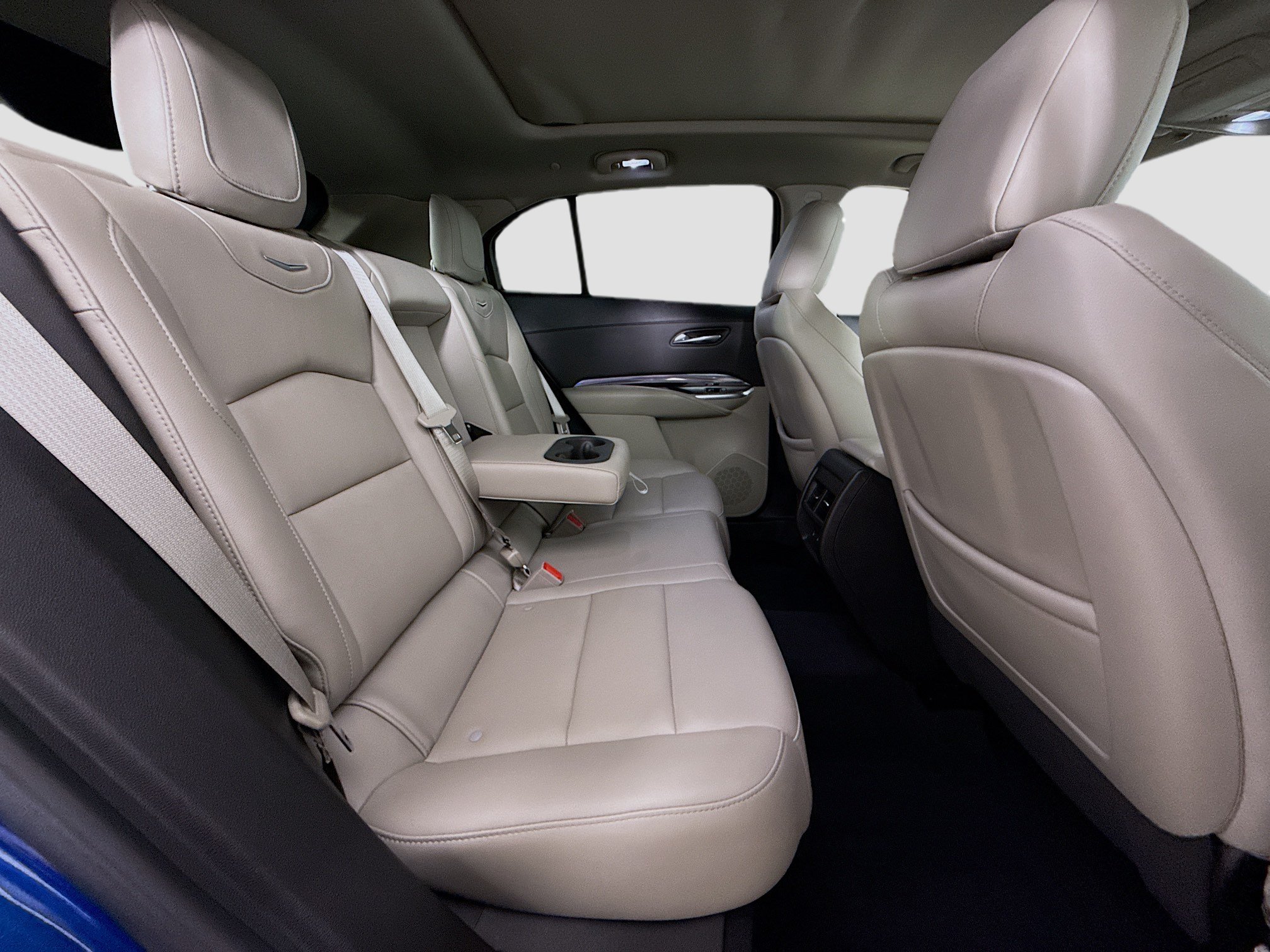 Used 2021 Cadillac XT4 Luxury w/ Cold Weather Package FWD image 29