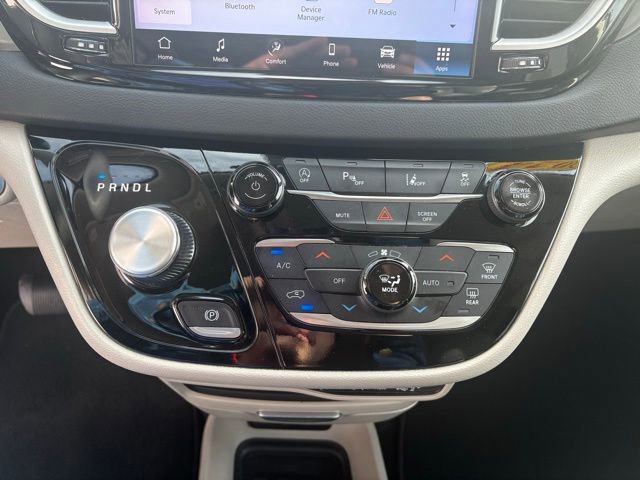 Used 2024 Chrysler Pacifica Touring-L image 20