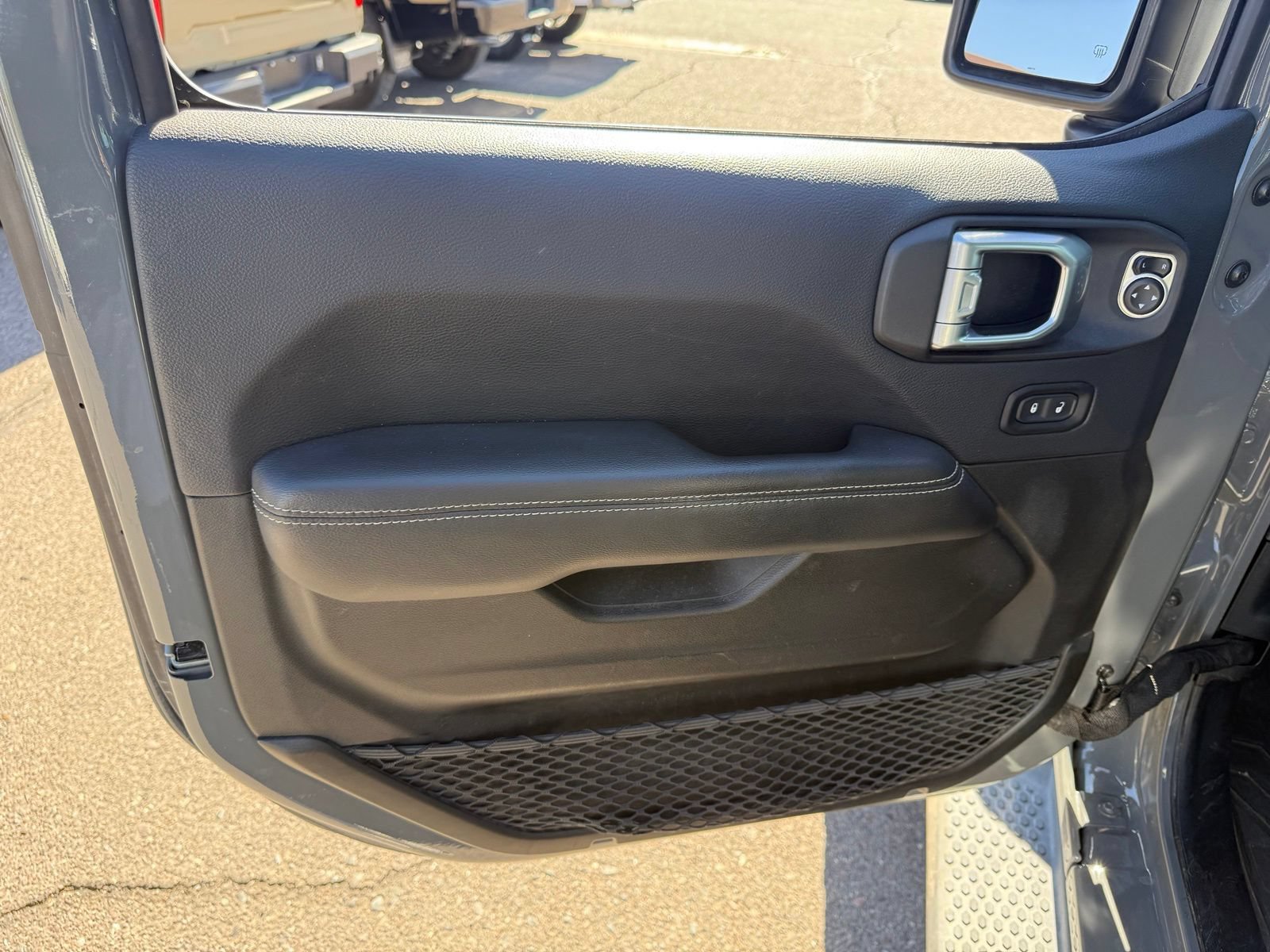 Used 2019 Jeep Wrangler Unlimited Sahara AWD/4WD image 15