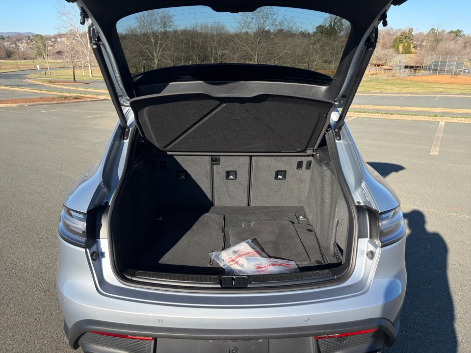 Certified 2025 Porsche Macan image 17