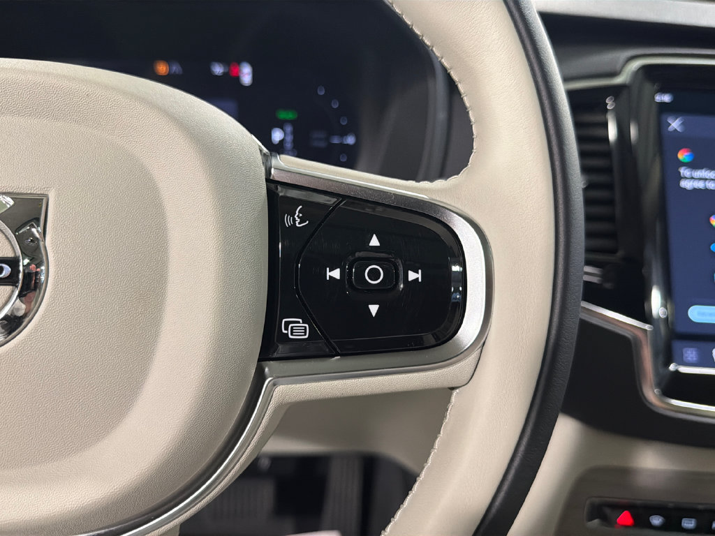 Certified 2025 Volvo XC90 T8 Plus w/ Protection Package Premier AWD/4WD image 14