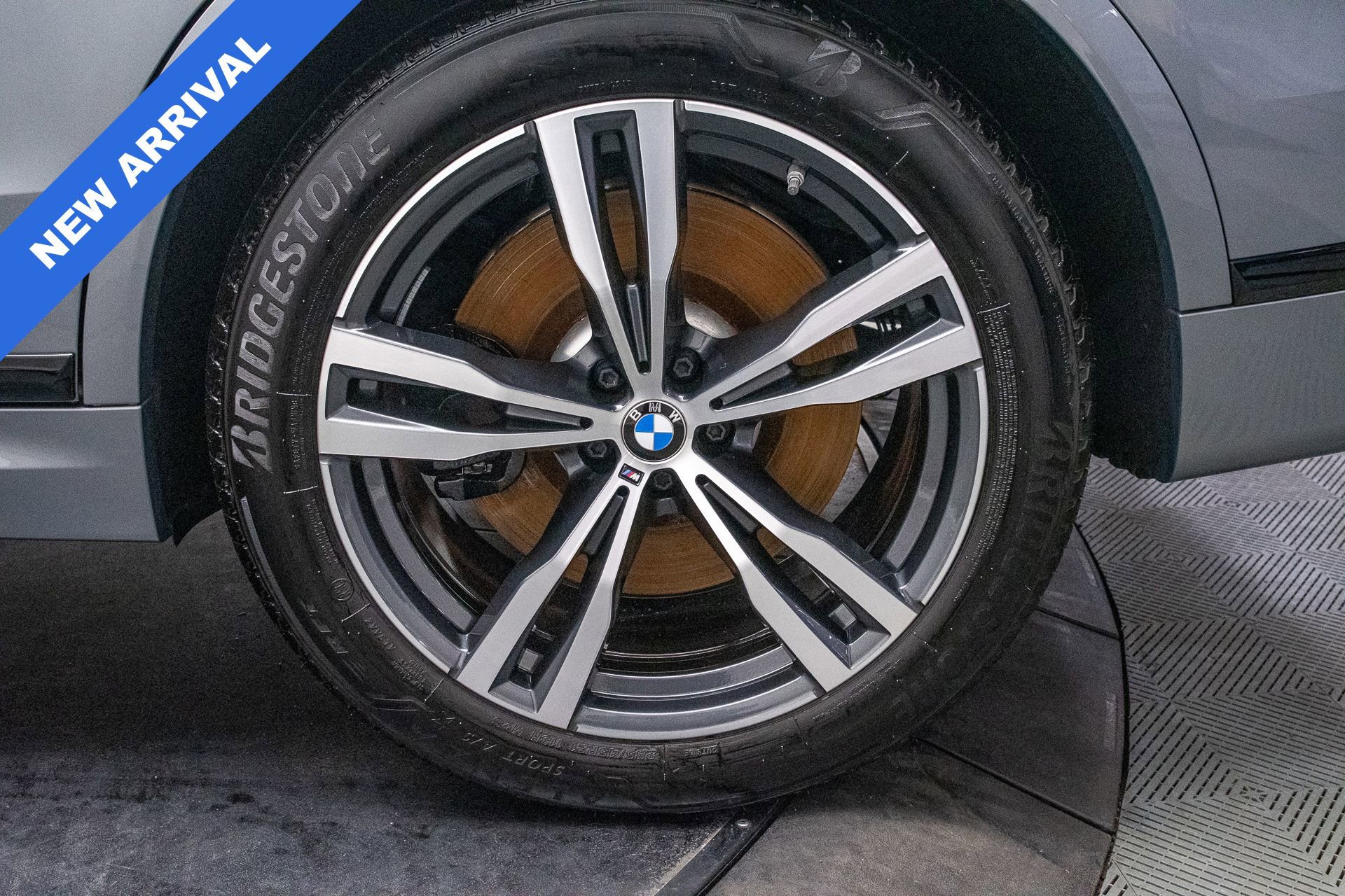 Used 2025 BMW X7 M60i w/ Executive Package image 36