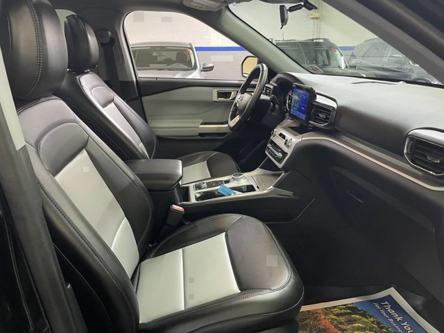 Used 2022 Ford Explorer XLT w/ Equipment Group 202A image 17