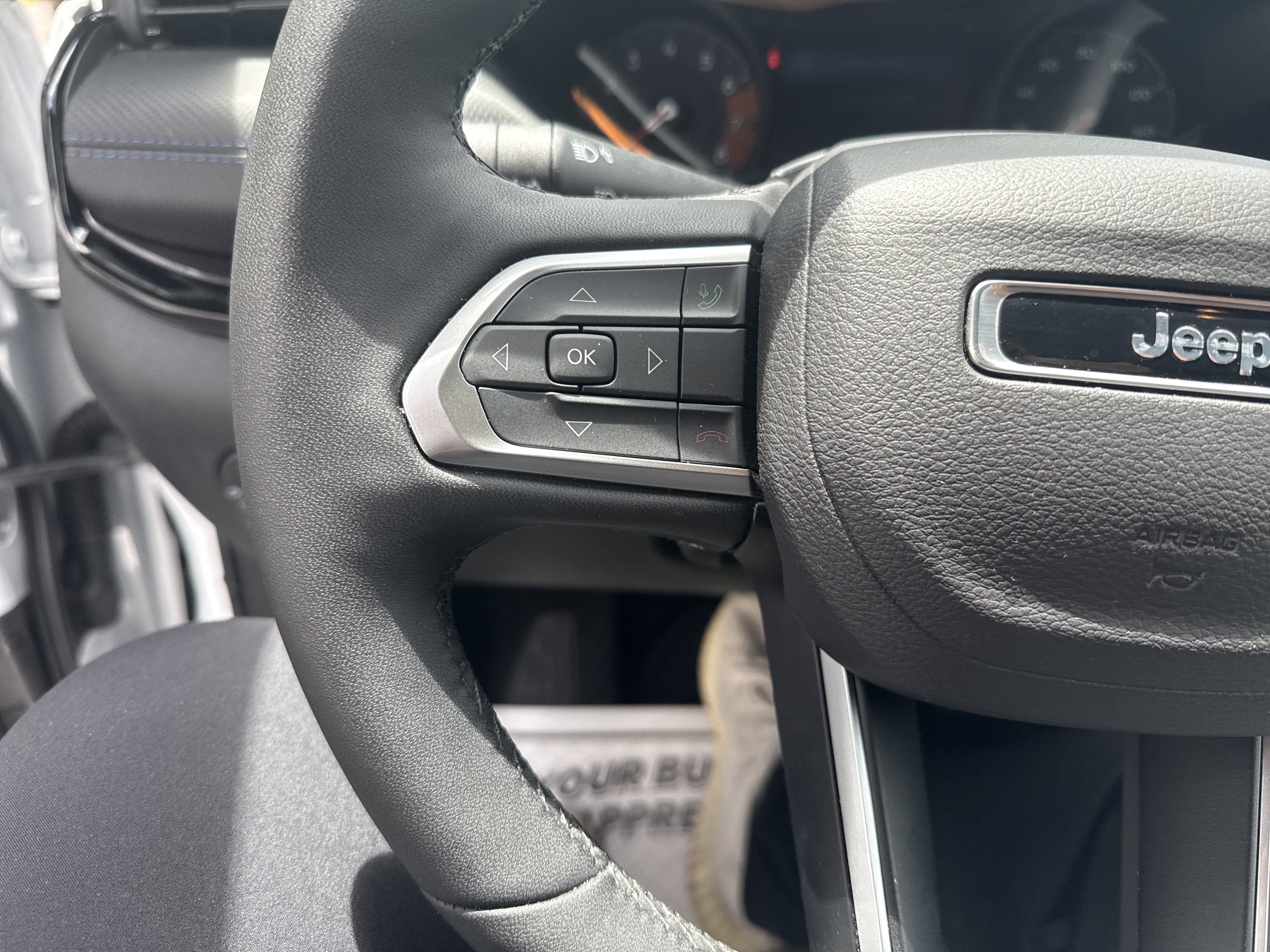 Used 2025 Jeep Compass Latitude w/ Convenience Group AWD/4WD image 18