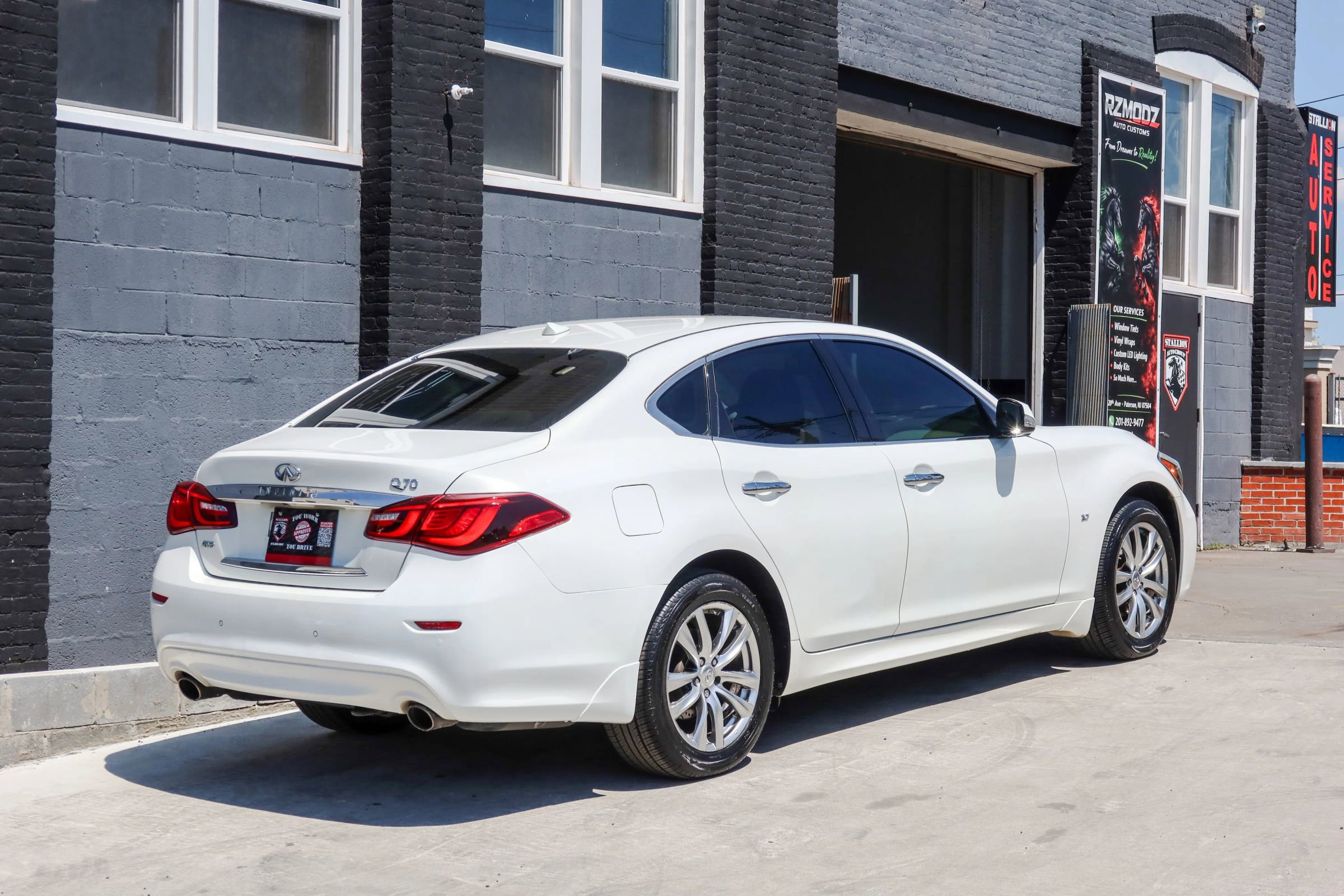Used 2015 INFINITI Q70 3.7 AWD/4WD image 4