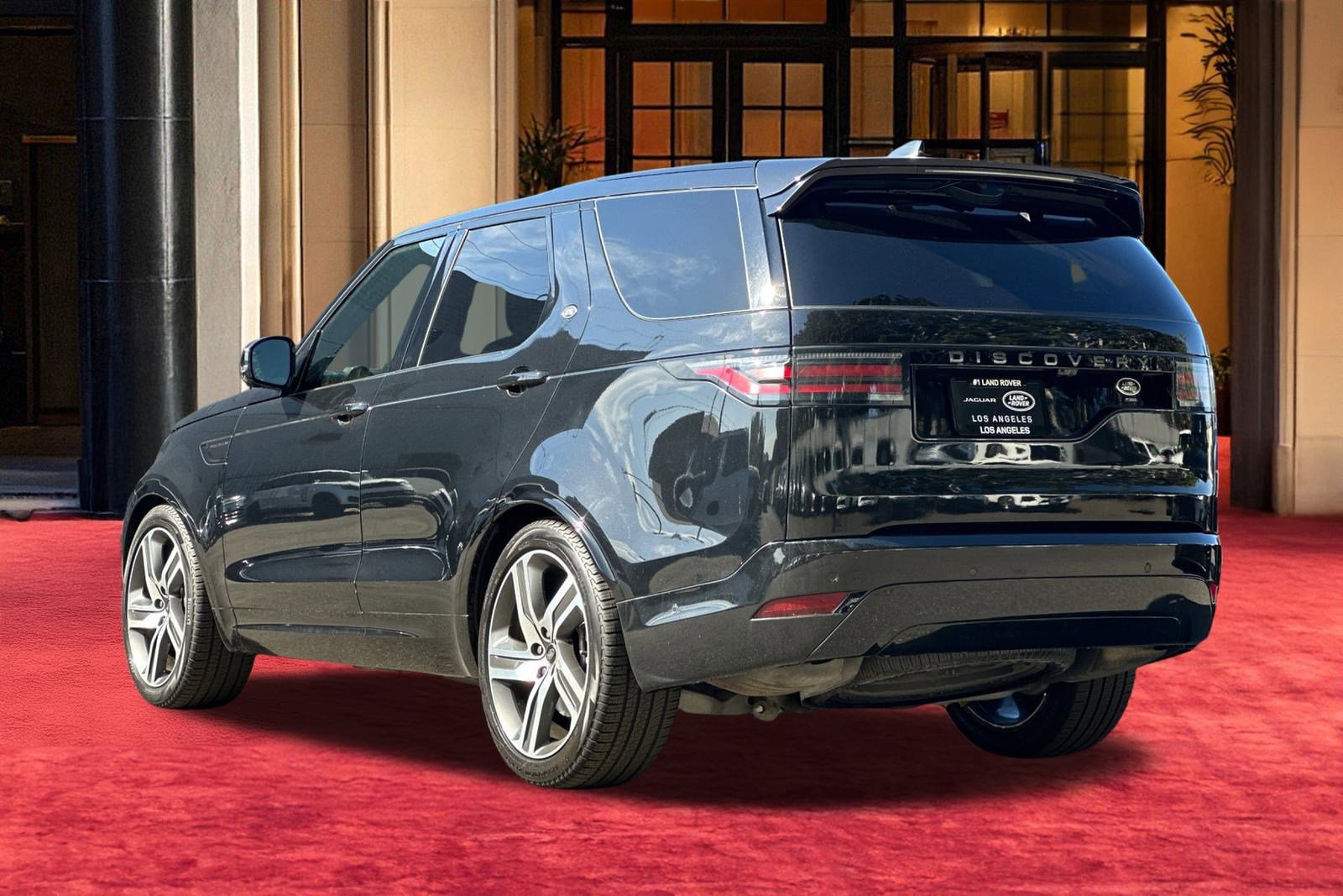 Used 2023 Land Rover Discovery S R-Dynamic image 4