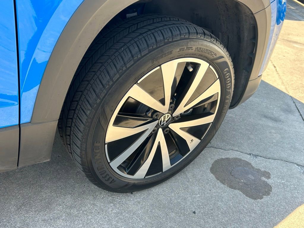 Certified 2023 Volkswagen Taos SE image 43